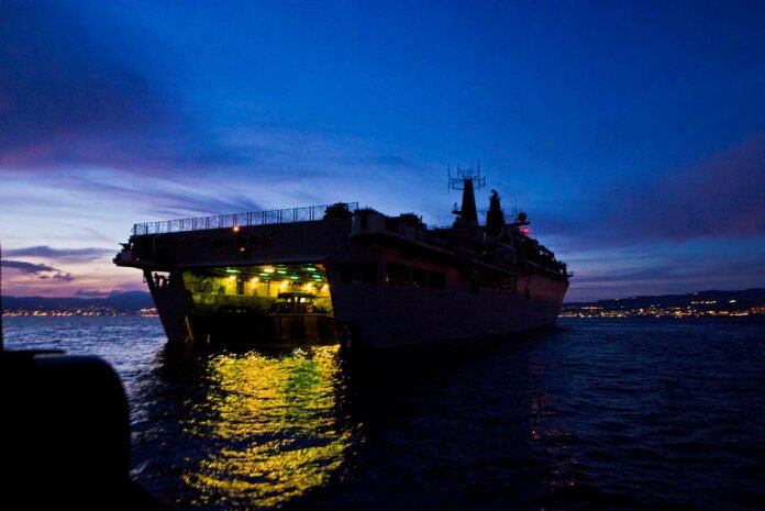 Navio HMS Bulwark_7