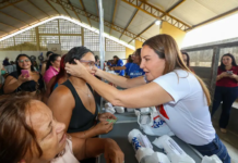Mais dignidade: Moradores do Tenoné recebem óculos de grau e cadeiras de rodas