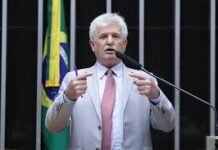 Airton Faleiro participa de anúncio de CPMI para investigar Flávio Bolsonaro